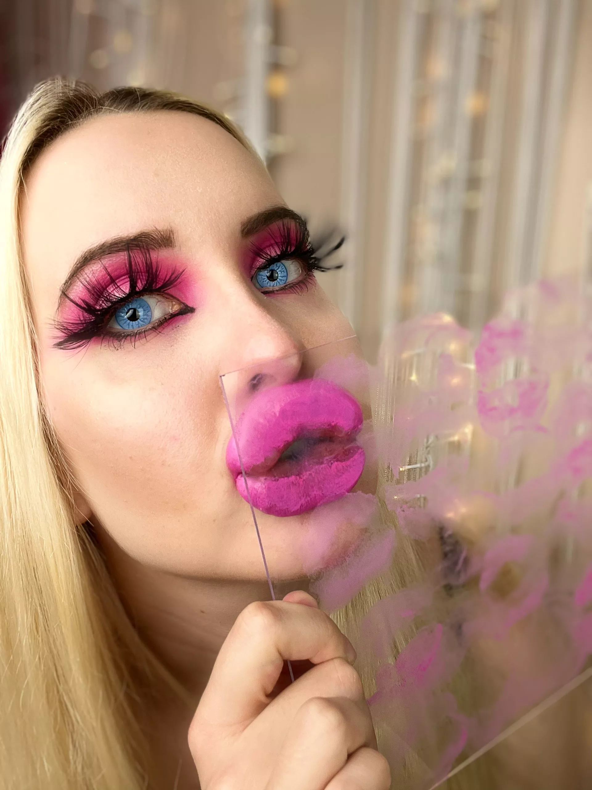 Glass kissing (OC) 💗