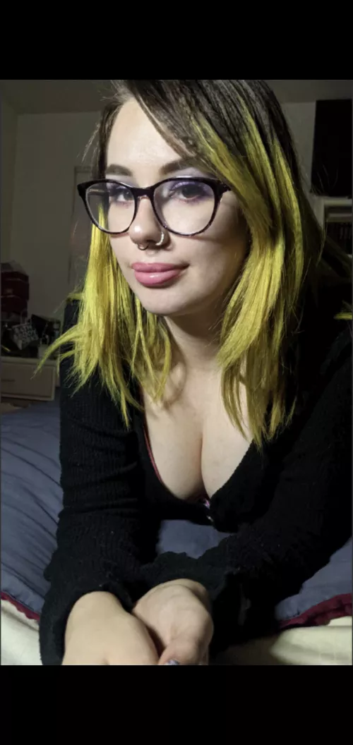 Glasses and a show ;) (OC)