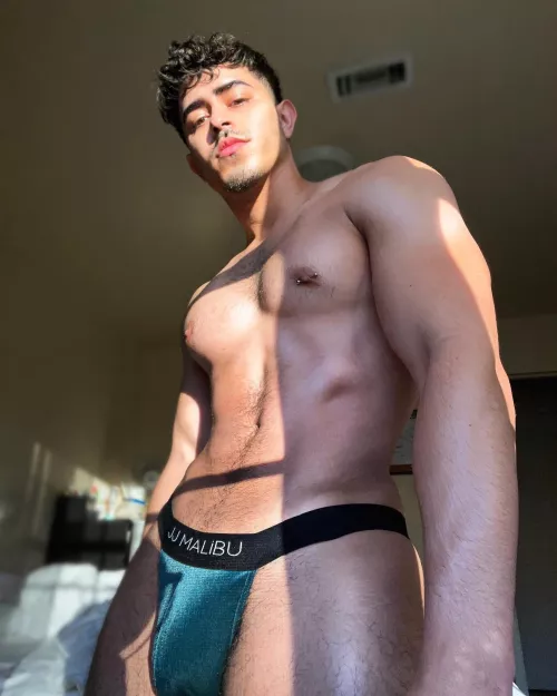 Glowing 🍆💦/ I linked my OF in comments