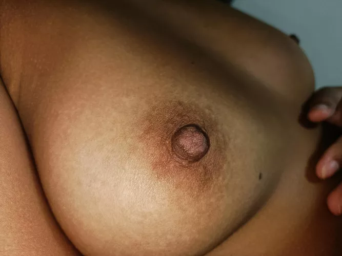 Go on daddy just 1 lick is all it will take to make me wet 💦