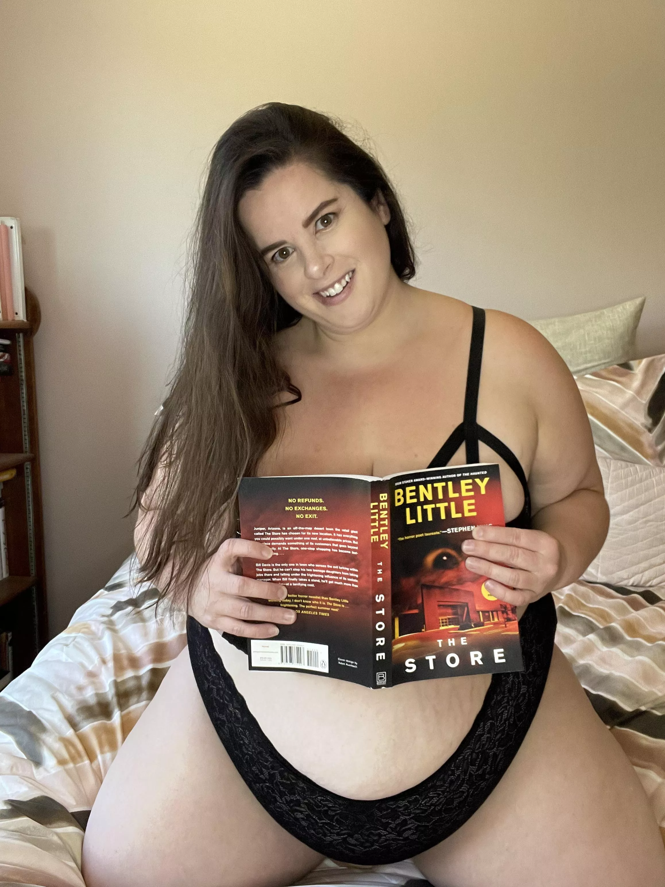 Going for that sexy librarian kind of vibe…🔥📚