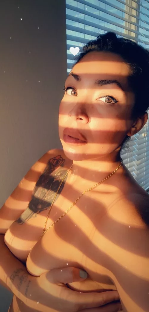 Going live @ 11:30 am EDT .... Wanna see me wrap these lips around a dildo ??