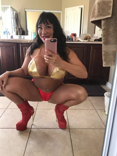 Gold whore Gold whore