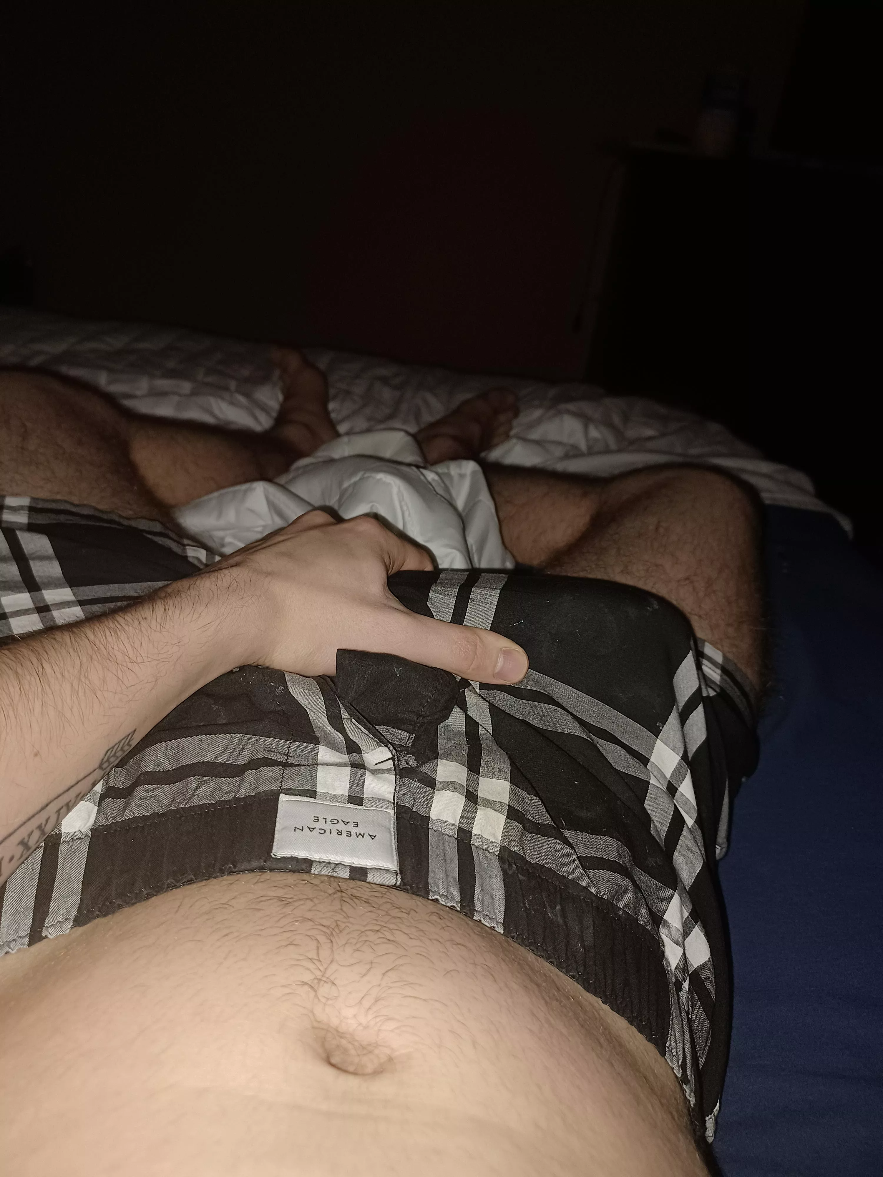 Gonna edge till 1. Who wants to cum with me?