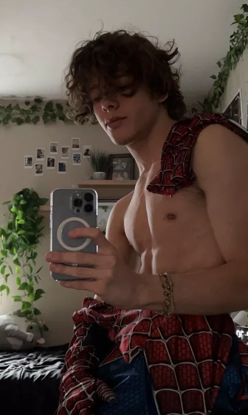 good afternoon gaymers! it’s a spidey suit kinda day 😋