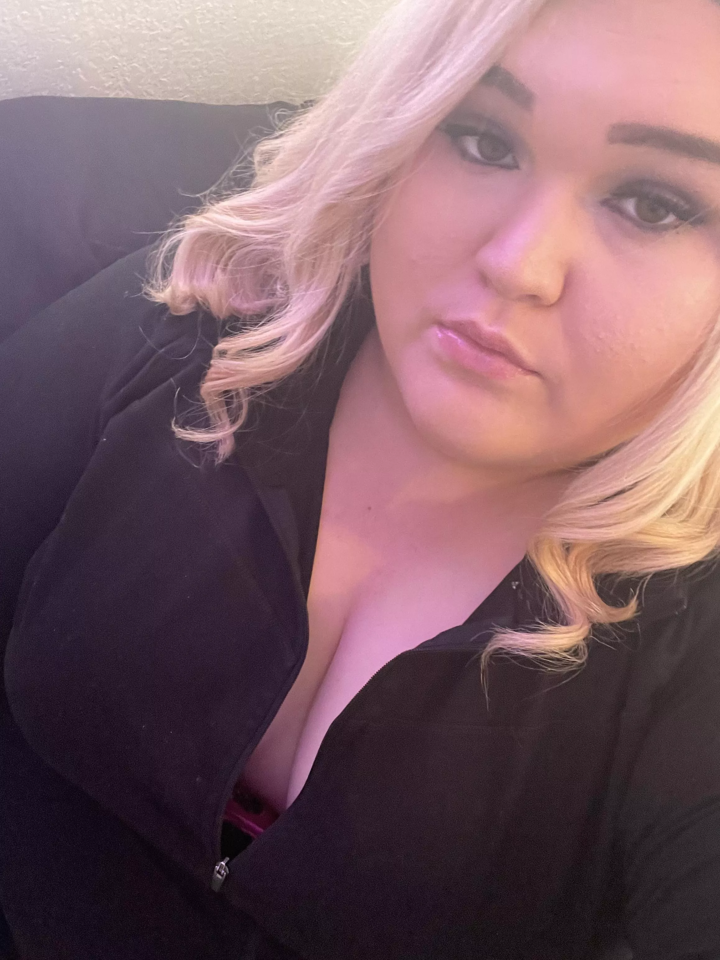 Good afternoon 💕 I hope everyone has a WONDERFUL DAY!! 👸🏼