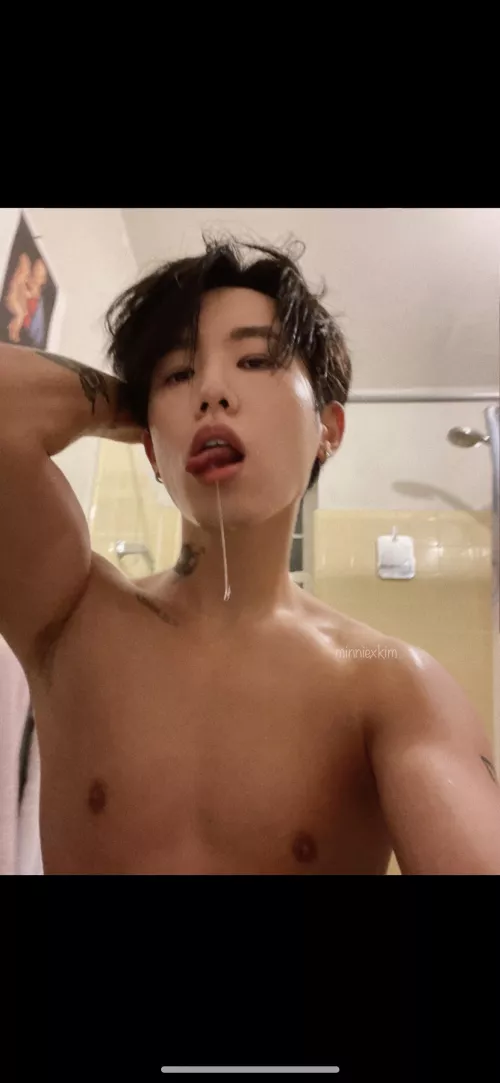 Good Friday afternoon guys, me after a long workout session 😏