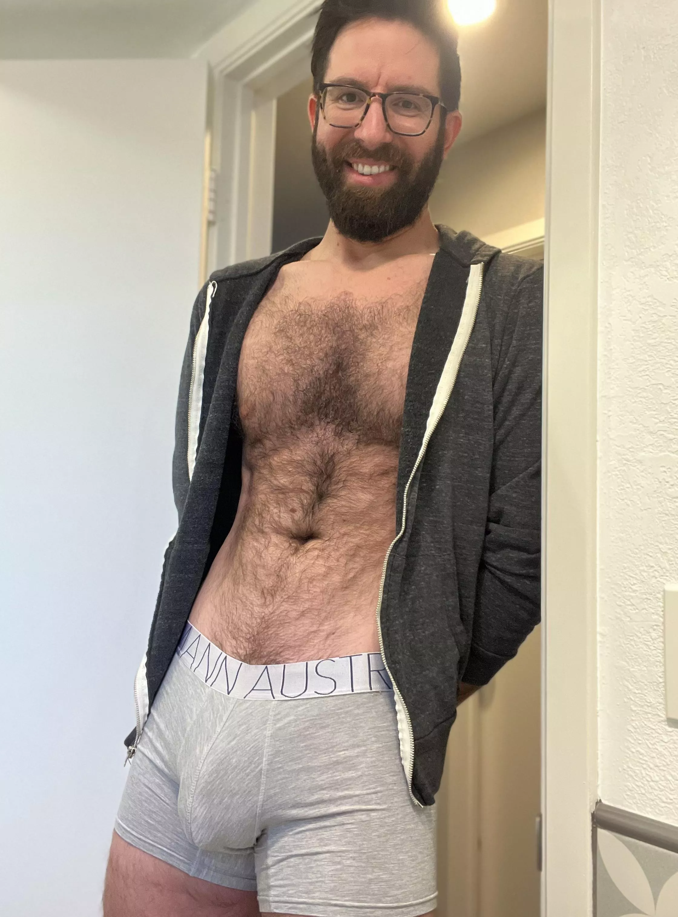 Good morning! Anyone wanna snuggle with a hairy, 6’5” man?