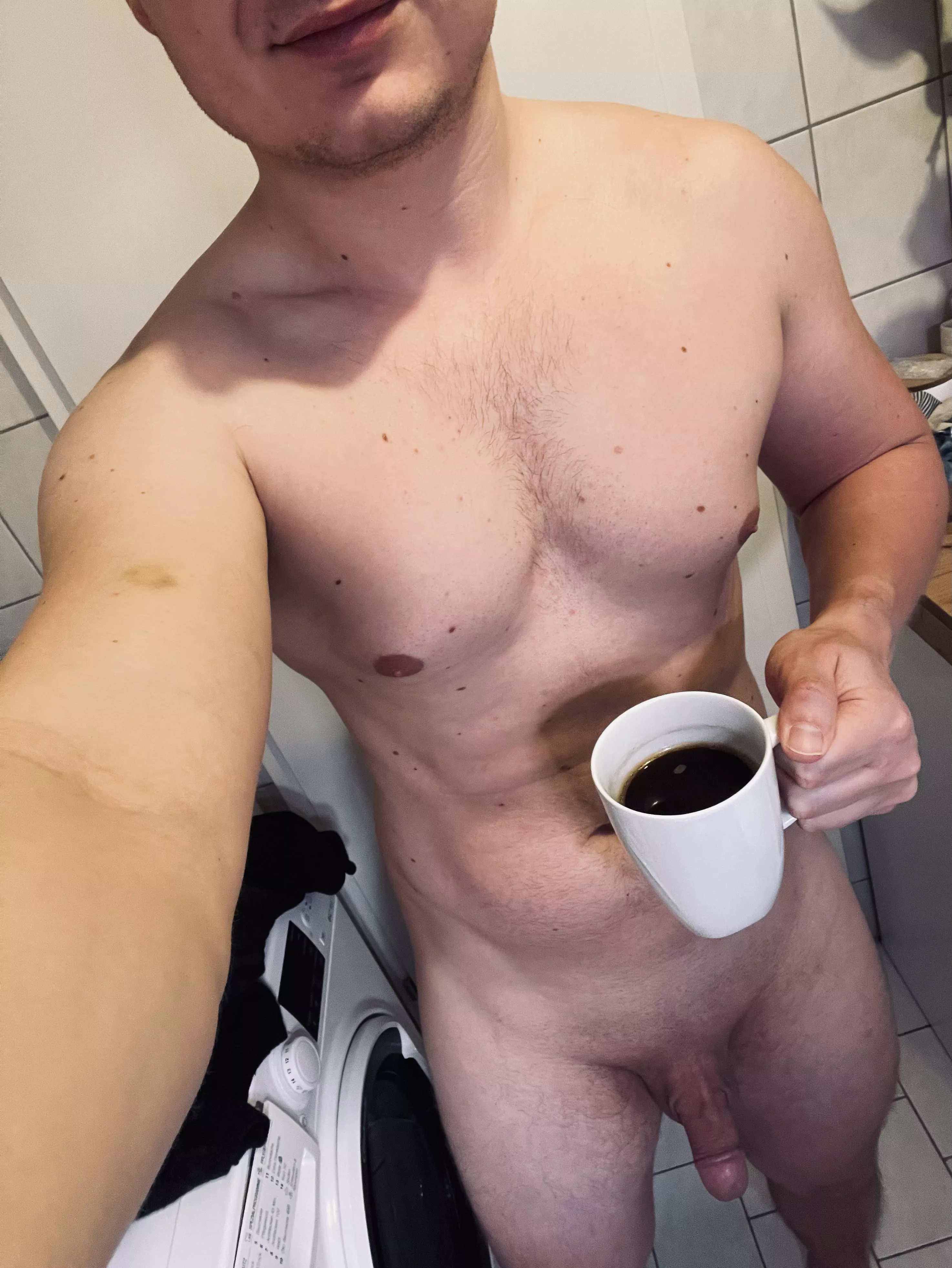 Good morning CGW ☀️ First things first on Monday mornings - get undressed, make some coffee and take a nude 🙏🏻😇 Have a great start into the new week ❤️