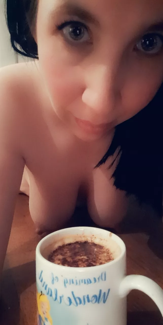 Good morning coffee freaks 😘 hope this chases away those Monday blues 😈😜