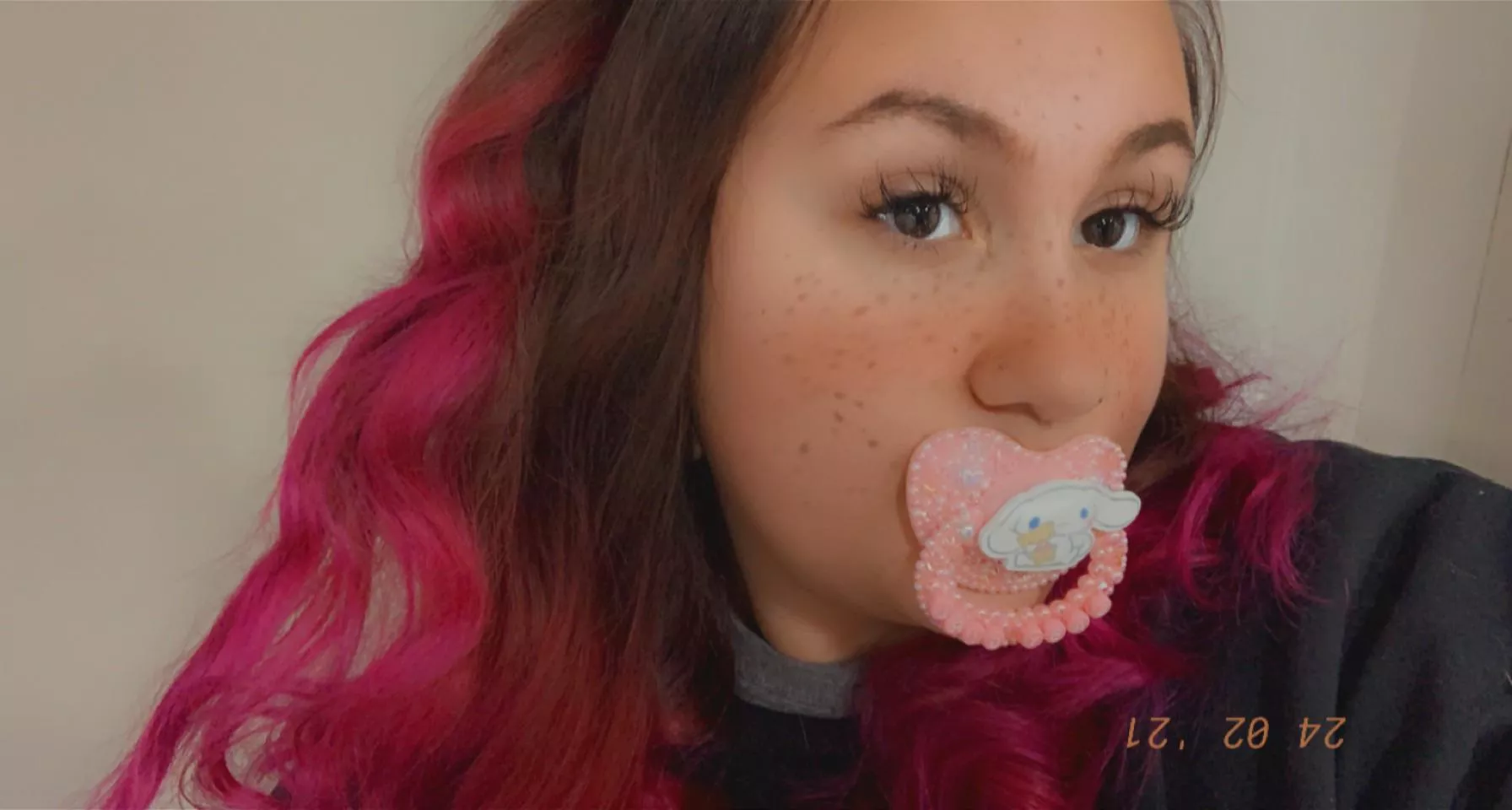 Good morning everyone! ❤️☀️ curly hair and my brand new paci today! I hope you all have a great day! Stay hydrated ❤️☀️