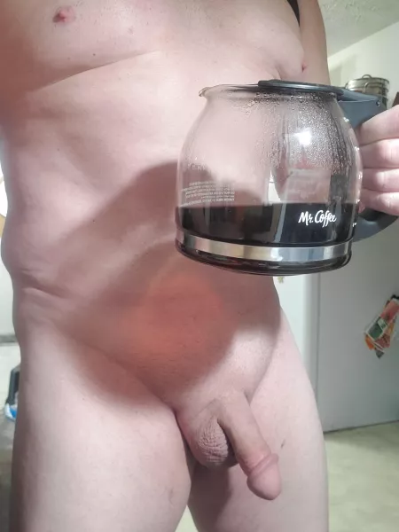 Good morning everyone..coffee is ready😏😋