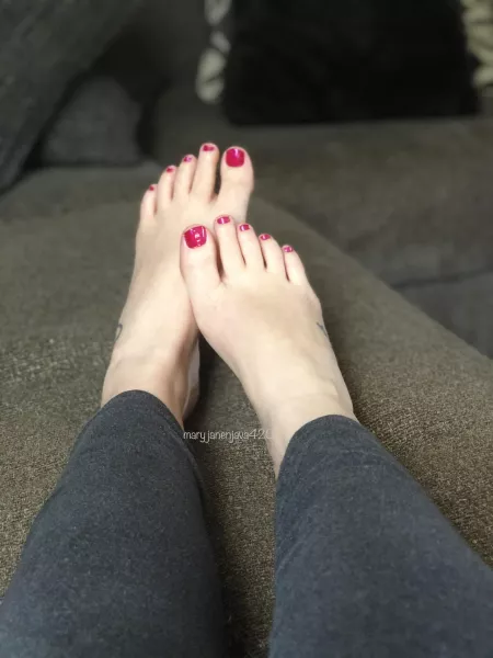 Good morning from my beautiful feet 🤤😘
