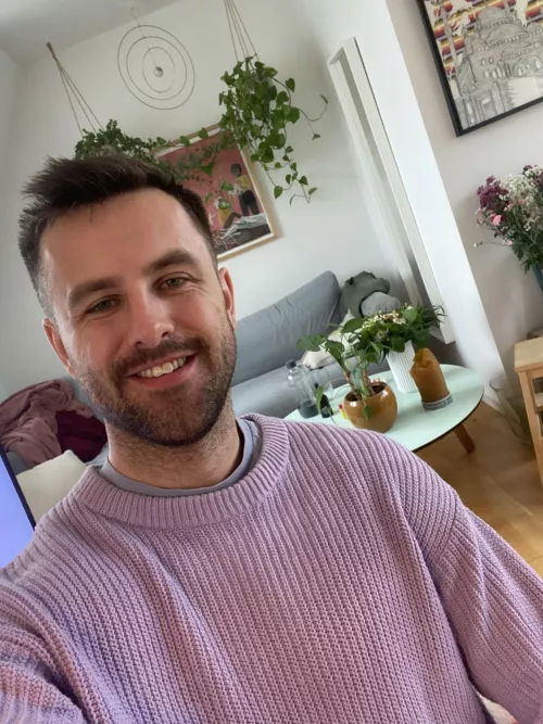 Good morning gaymers! About to play some League of Legends. Wish me luck with all the trolls πΉ