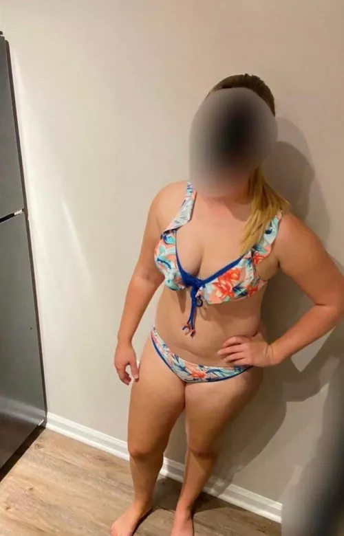 Good morning handsome. Shall I help you fix that morning wood?👄