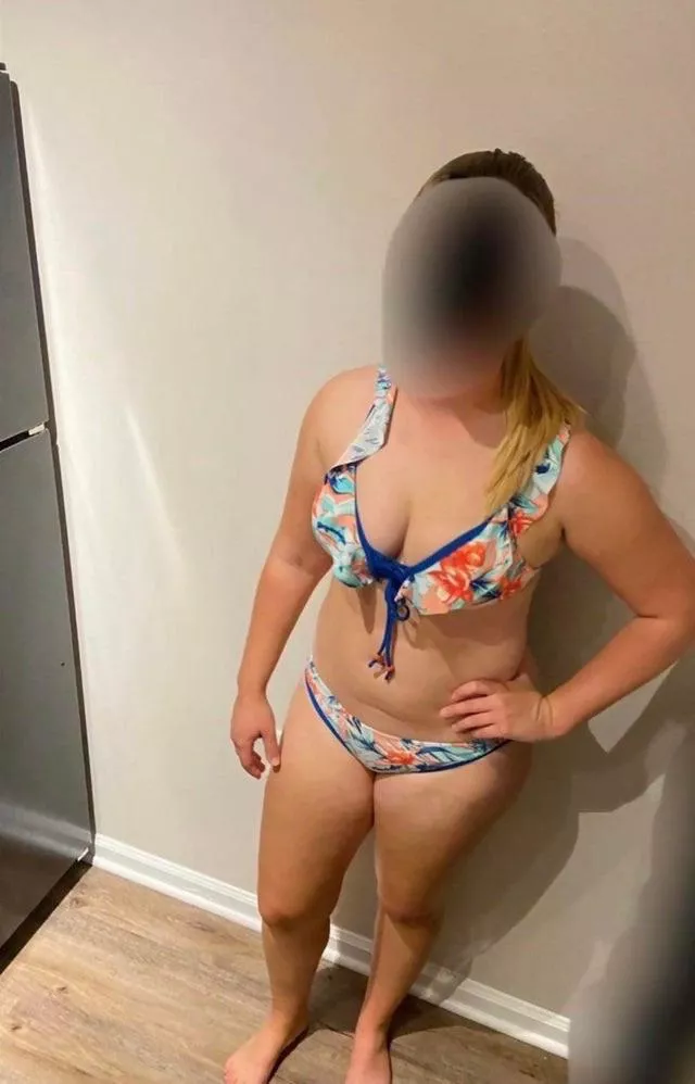 Good morning handsome. Shall I help you fix that morning wood?👄