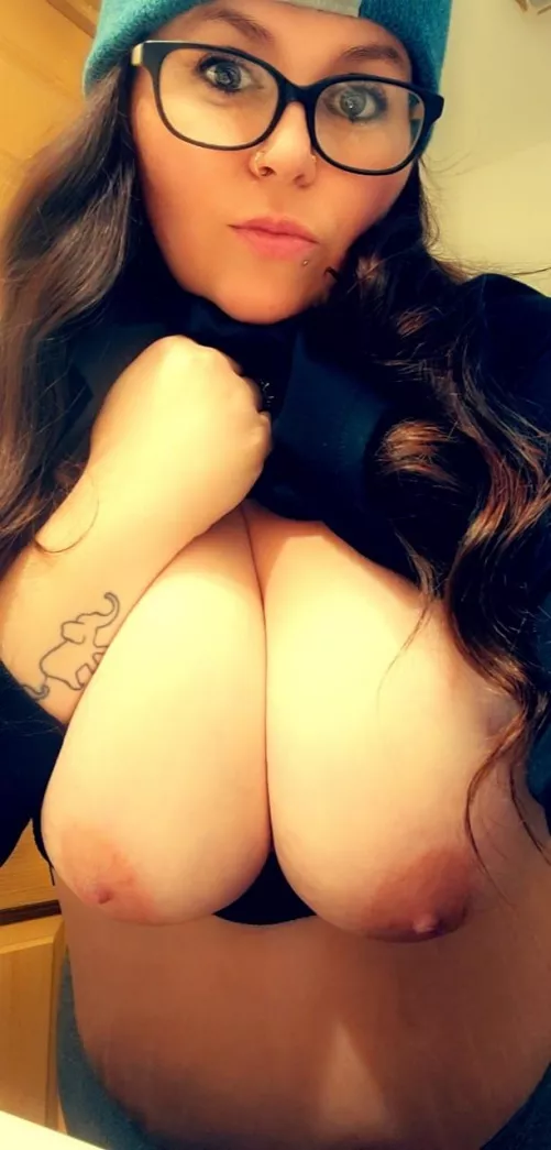 Good morning, how about some cereal and milf 😏