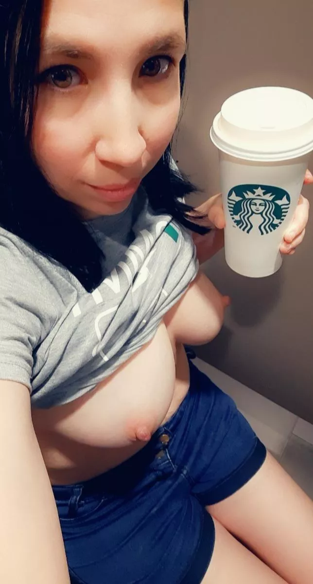 Good morning lovelies! Happy Saturday 😘 sneaky shopping centre bathroom shot 😈😜 [image]