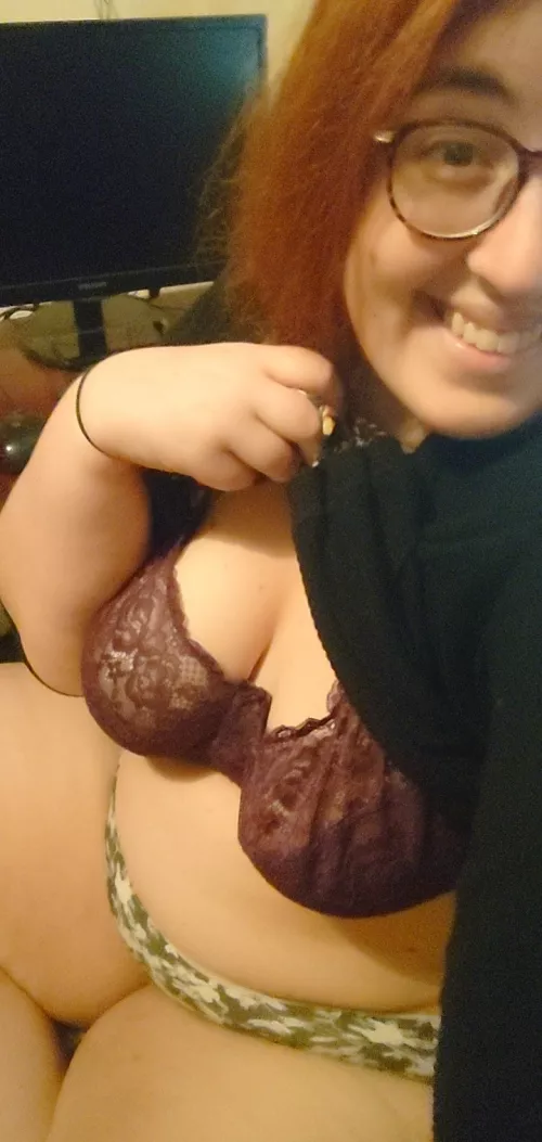 Good Morning Lovelies 😘 ooft what a start to my day up since half 7 out the door by 8 and then surviving driving in a fucking downpour! Hope yous have a great day!