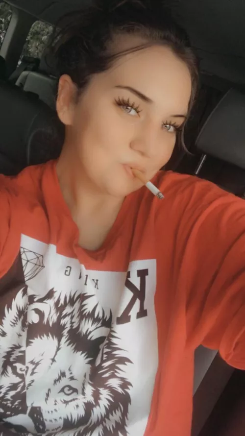 Good morning ☀️maybe you can be my human ashtray😉