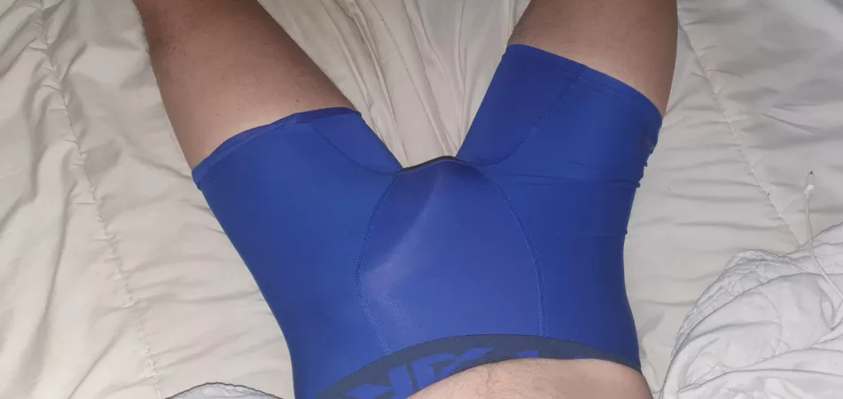 Good morning. My cock is hard as rock ๐