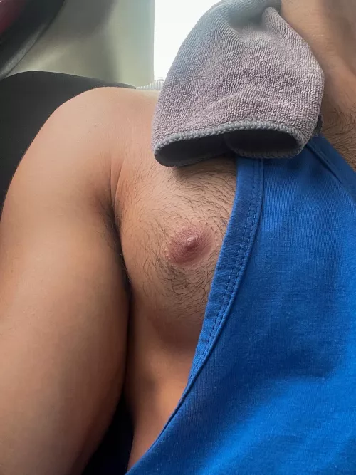 Good Morning, my pink nipple says hi π·