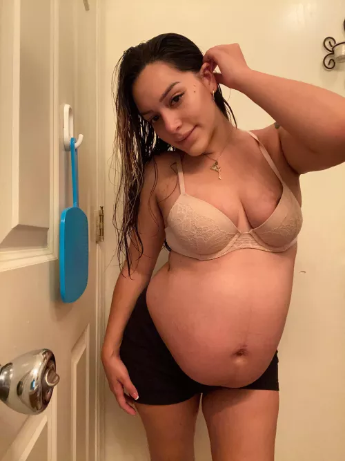 Good morning to all the preggo lovers out there๐ Good morning to all the preggo lovers out there๐