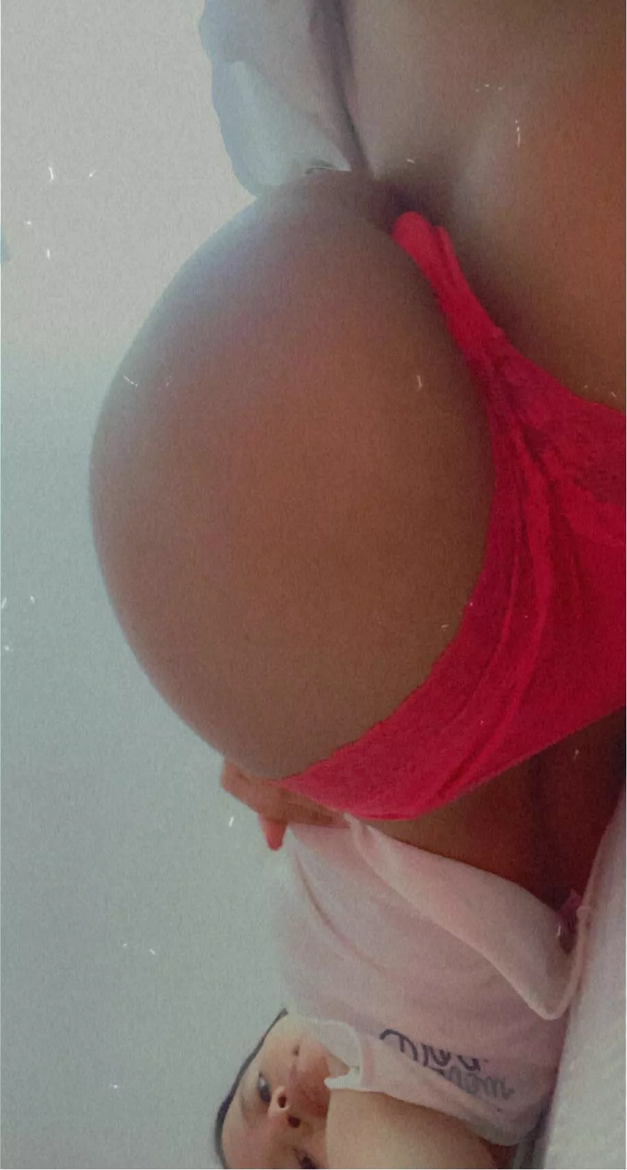 Good morning! Wanna take a bite? 🍑 Good morning! Wanna take a bite? 🍑