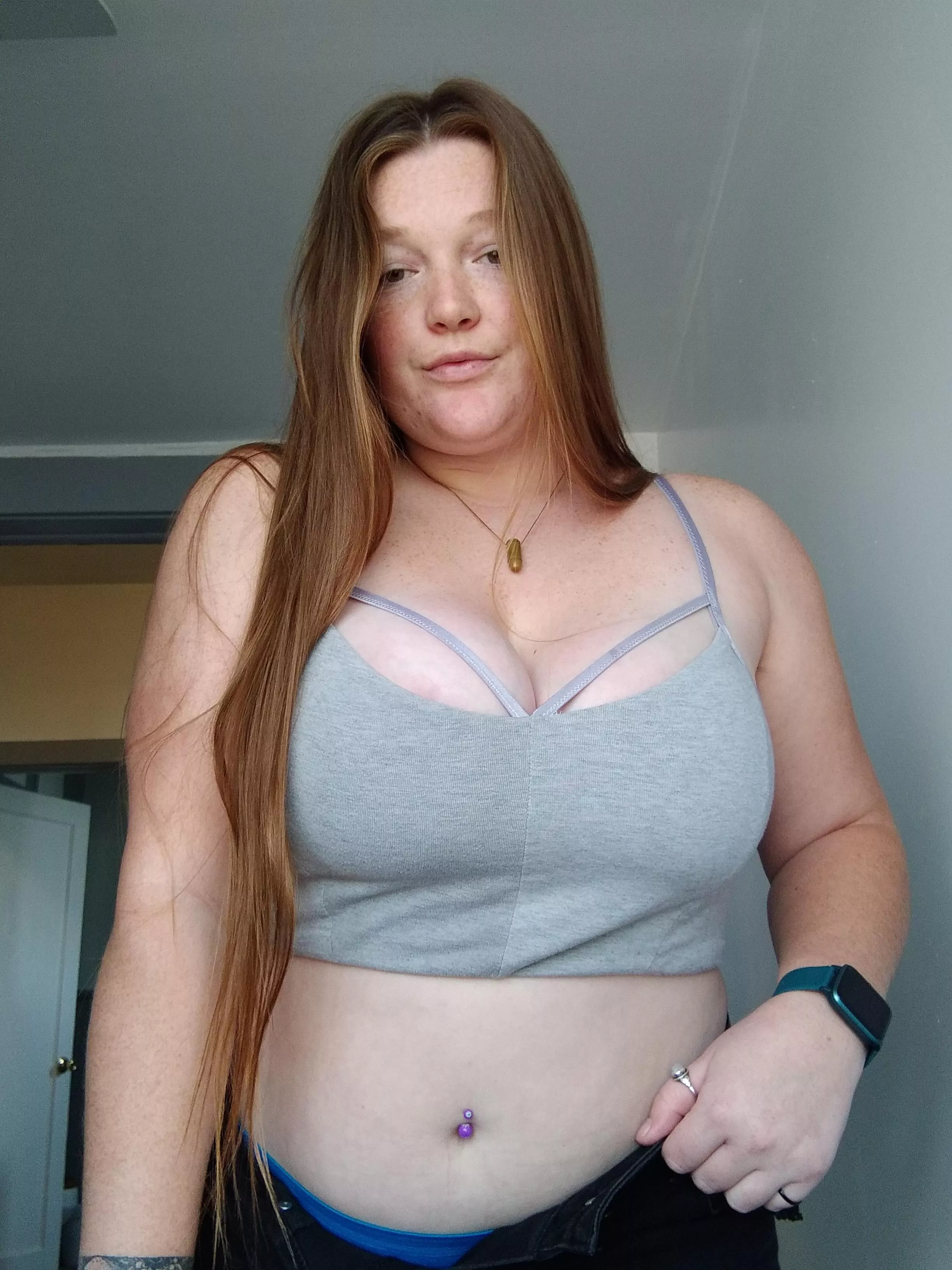 good morning, your freckled queen is here to be worshipped 👸