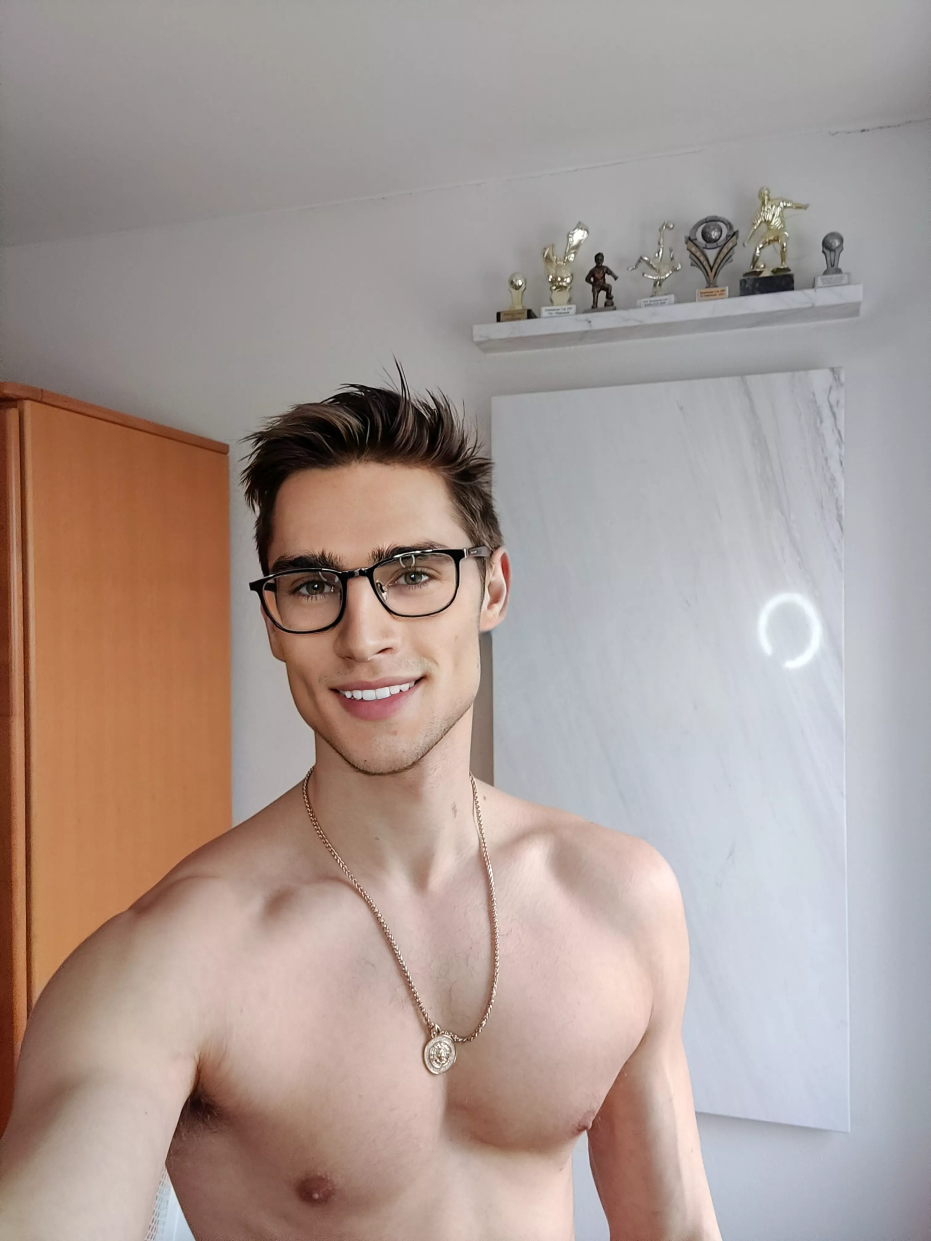 Good style with the chain? :)