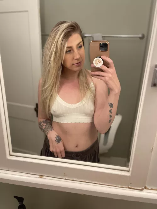 Goodmorningggg ☕️ ☀️ I’m up before the kids! Let’s get a quickie in 😛❤️