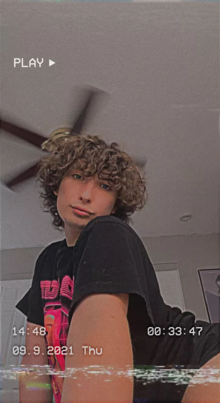 Gooorning boyssss π add me on psn I need more friends to talk to π user is royxcx