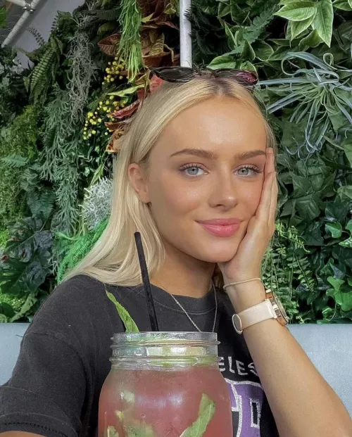 Gorgeous blonde Gorgeous blonde