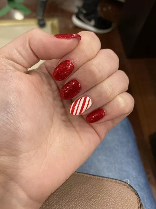 Gorgeous festive nails π