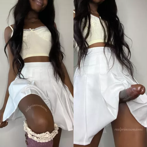 gorgeous gorgeous girls have dicks up under their skirts ♡