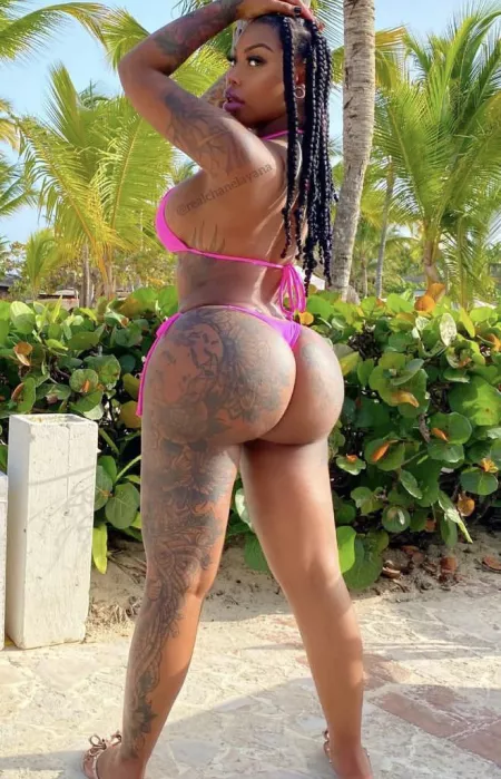 Gorgeous plastic buttcheeks Gorgeous plastic buttcheeks