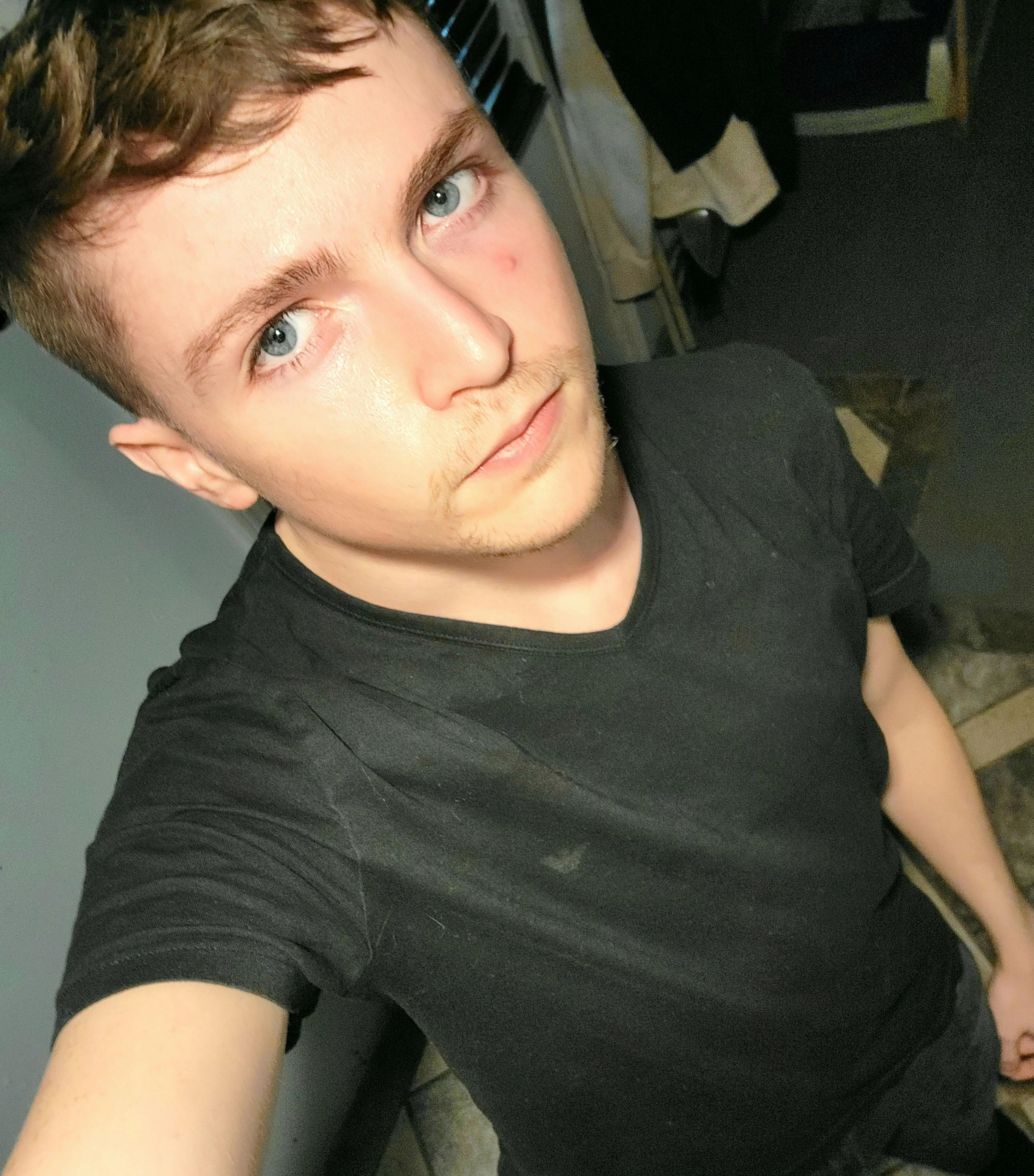 Got a haircut! Naked pictures to come with it soon!😊💛 PS.. excuse the zit 🙃