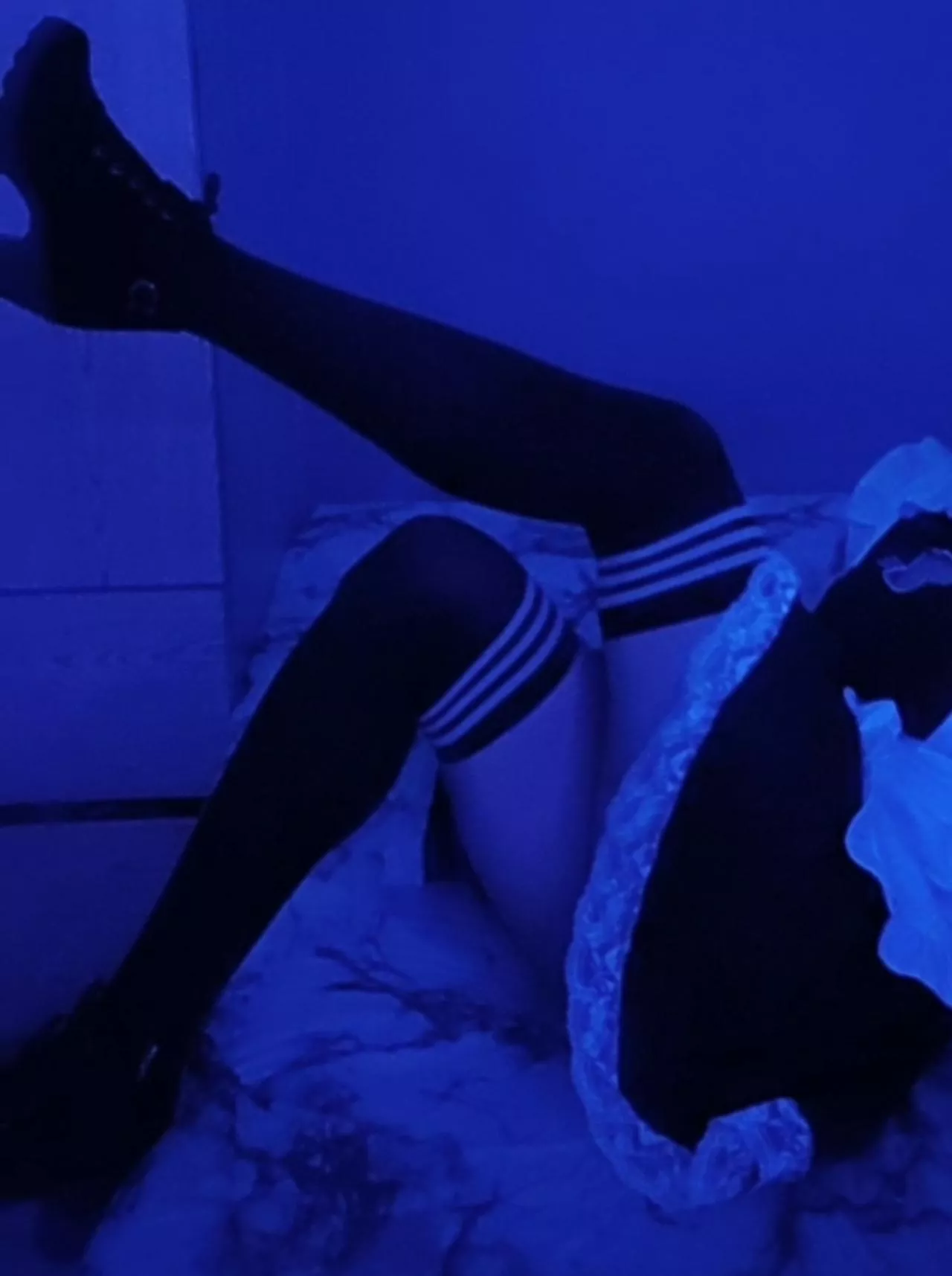 Got a maid outfit recently, friends told me to show the world my legs so here you guys go!