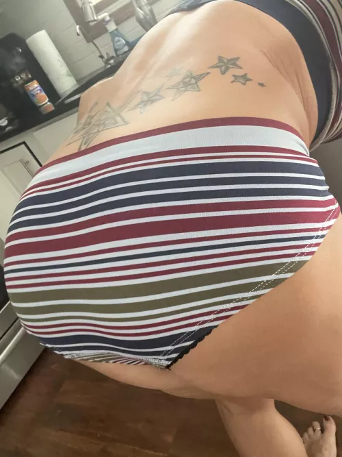 Got home from work did the dishes cleaned the kitchen! Sure could use a nice butt rub today