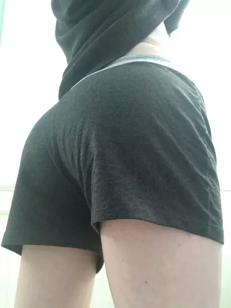 Got my lilβ cozy booty shorts on this morning βΊοΈπ