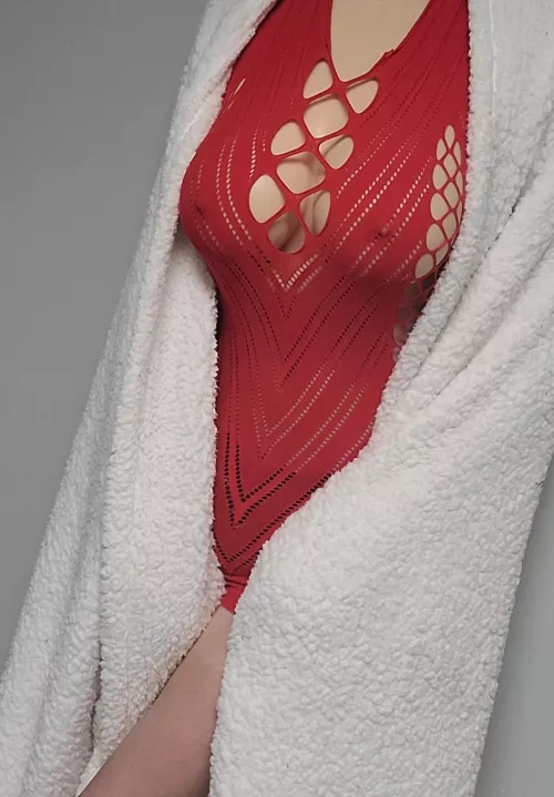 Got my warm fluffy blanket to help keep me warm, but would anyone else like to help out? π₯Ί Got my warm fluffy blanket to help keep me warm, but would anyone else like to help out? π₯Ί