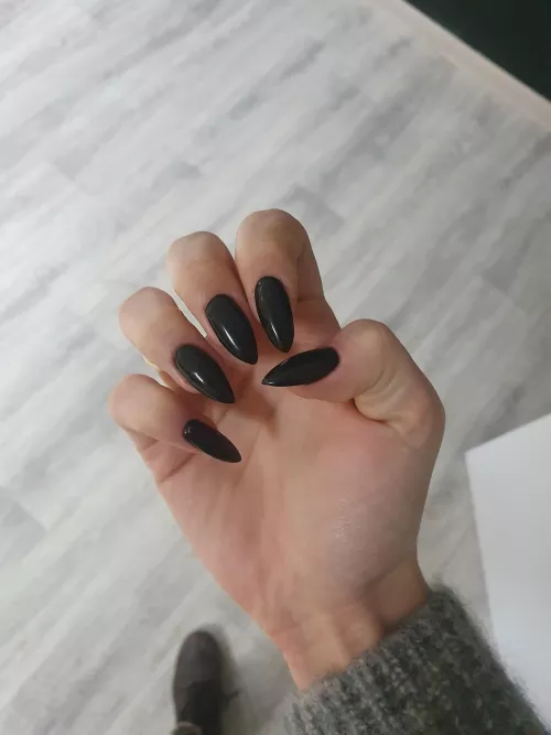 got new nails today too, very happy :)