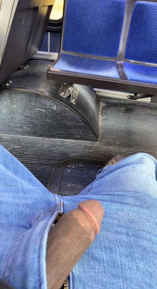 Got so horny on the bus ride to work I had to let him breathe 🤷🏾♂️