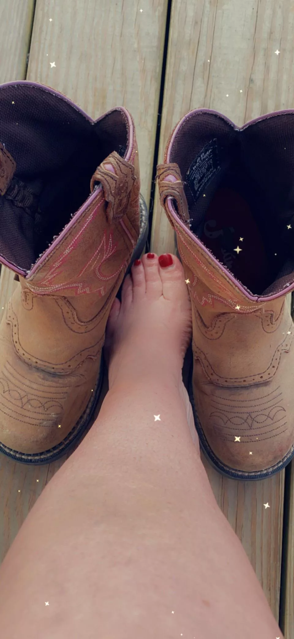 Got the yard work done! Now time to find the right man to relax me. 👀🦶🏼👏🏼🥰💦💋