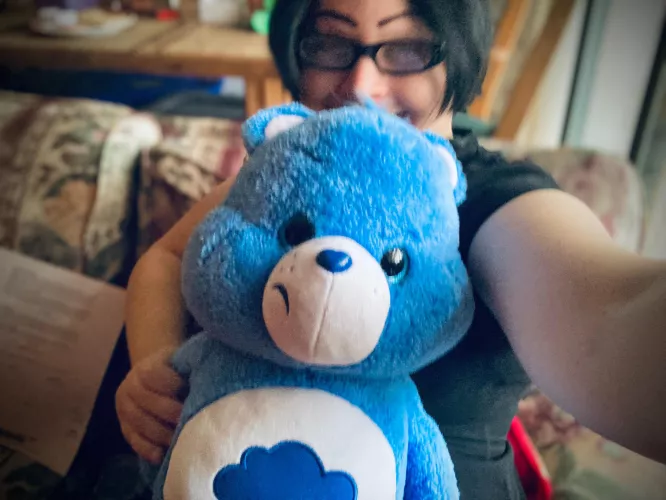 Got this stuffie for Xmas and it's just perfect for a goth and Middle like me 🖤