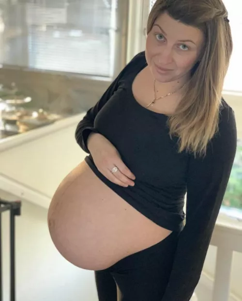 Got to love wives that show of their ringsβ¦among other thingsβ¦