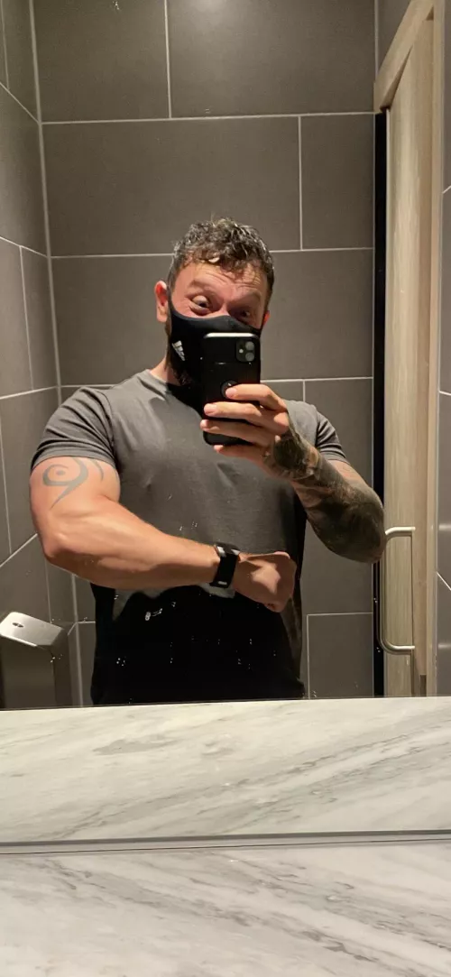 Got to take advantage of restaurant bathroom lighting ๐ Got to take advantage of restaurant bathroom lighting ๐