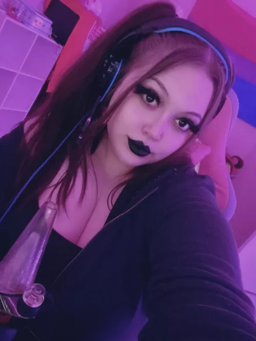 Goth, stoner, and egirl?🍃