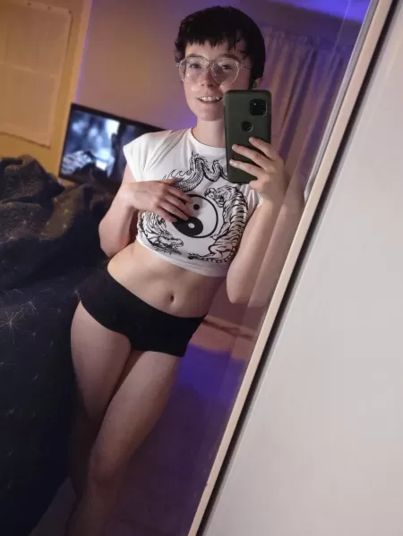 ? gotta bring out the crop top on a hot day