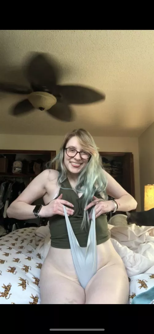 Gotta get in a quick wedgie before I have to leave the house 🤪